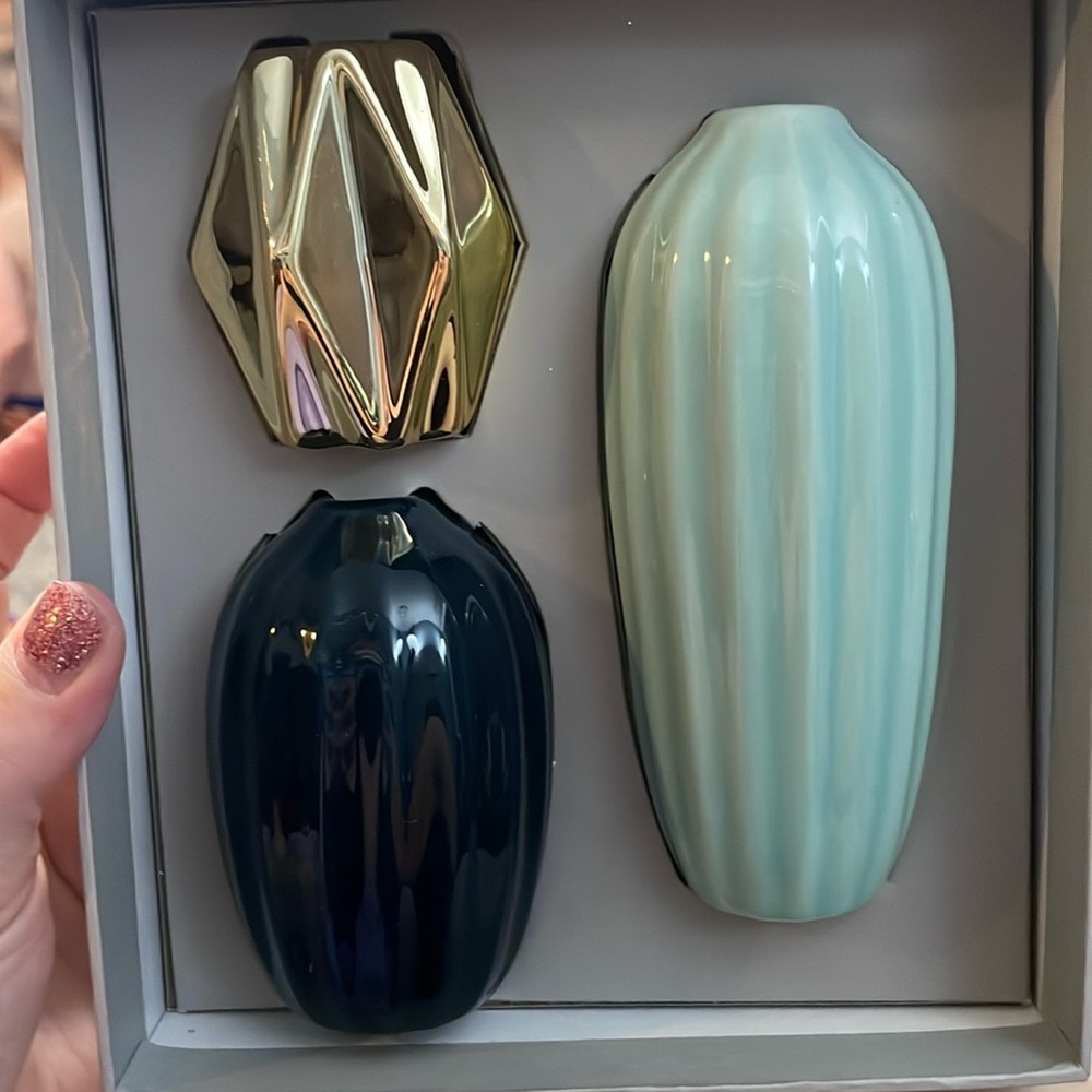 Flower bud vase set and candle